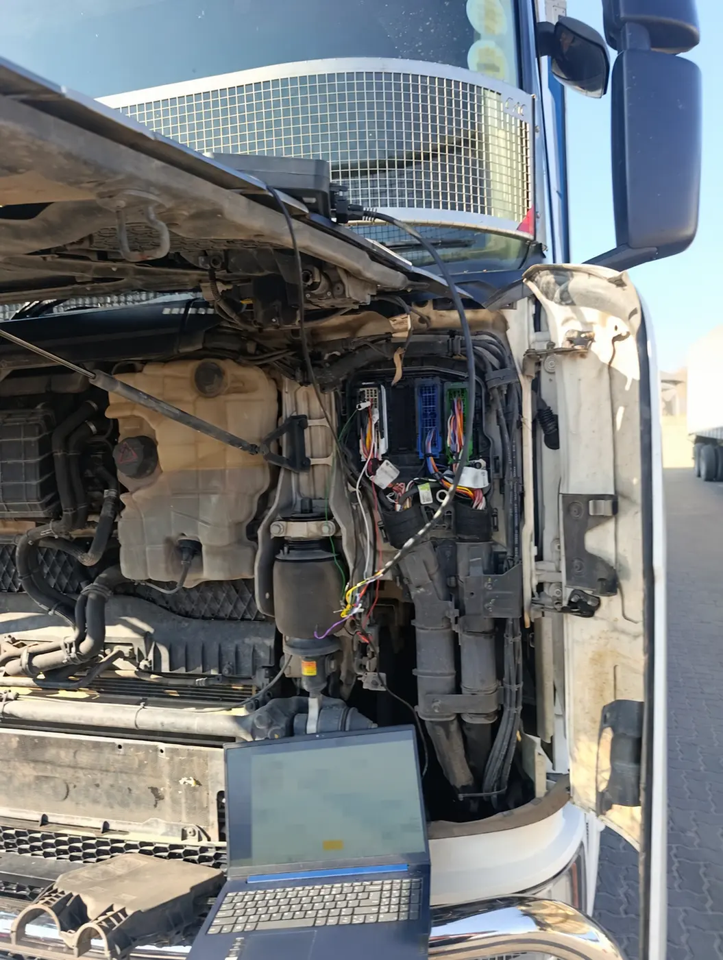 Professional truck ECU and SCR diagnostics
